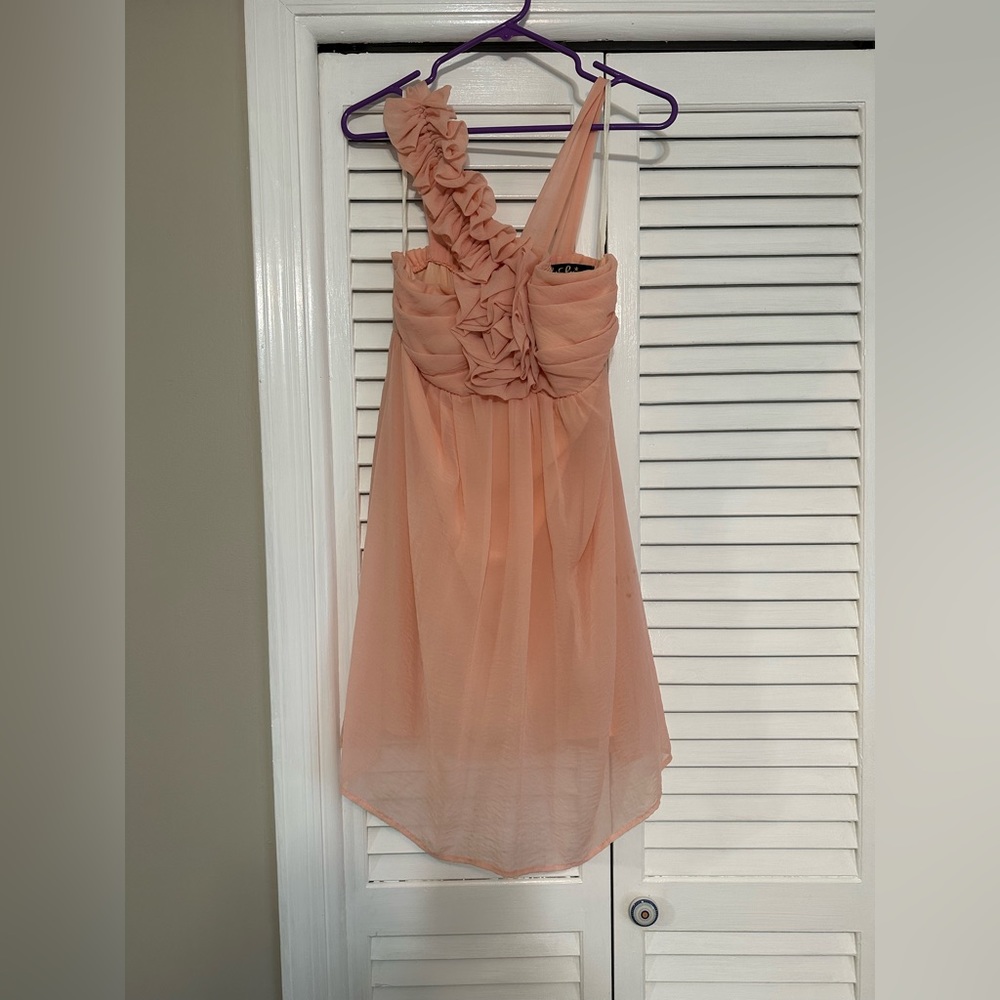 Lulus peach dress with statement shoulder